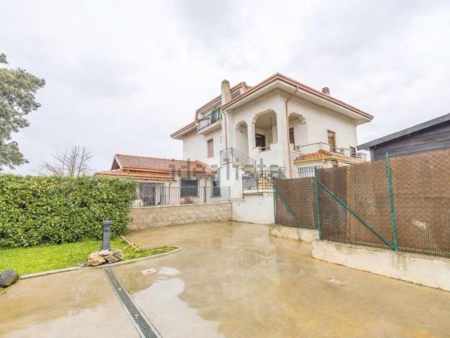 Appartamento in vendita di 150 m² in Vicolo della Stazione di Pavona