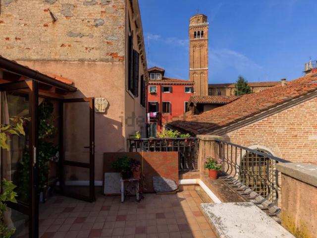 Appartamento in vendita di 150 m² in Calle del Tragheto