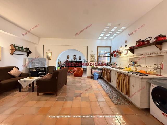 Appartamento in vendita di 150 m² in Contrada Fraginesi, 192