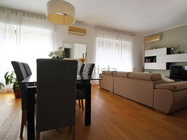 Appartamento in vendita di 150 m² in Corso Domenico Scinà, 161