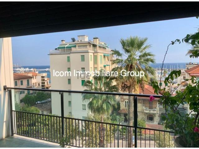 Appartamento in vendita di 150 m² in Corso Orazio Raimondo