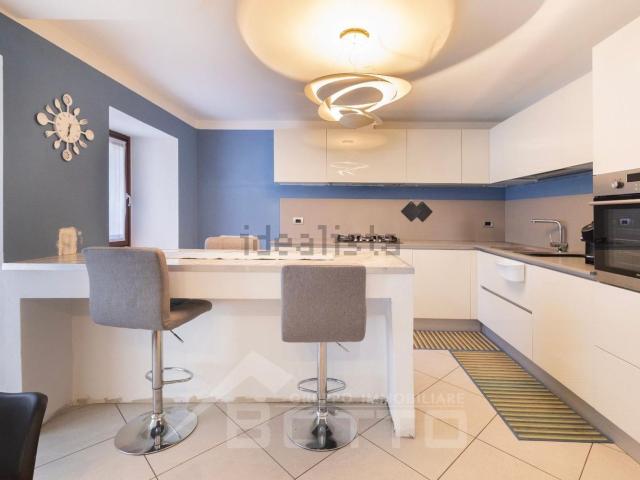 Appartamento in vendita di 150 m² in Frazione Migiandone, 200