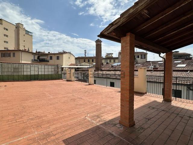 Appartamento in vendita di 150 m² in Piazza di San Jacopino