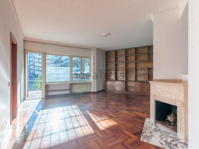 Appartamento in vendita di 150 m² in Piazza Stefano Jacini