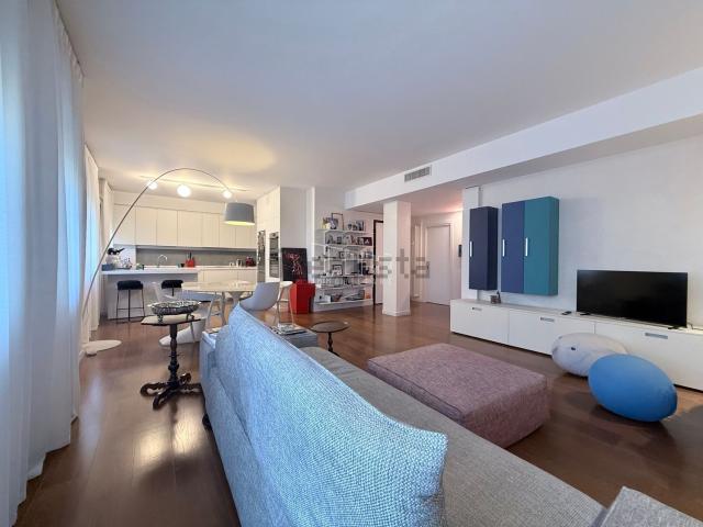 Appartamento in vendita di 150 m² in Piazza Umberto Merlin, 21