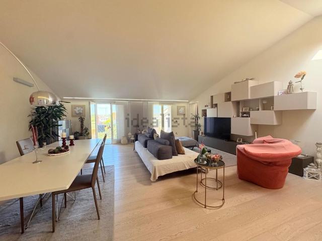 Appartamento in vendita di 150 m² in Strada Provinciale 2 Vicarese