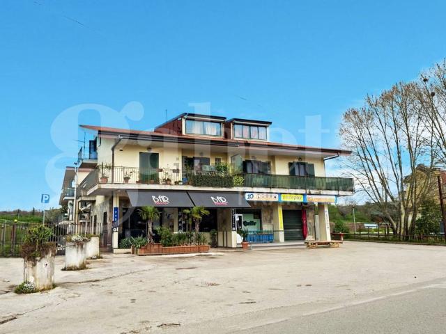 Appartamento in vendita di 150 m² in Strada Provinciale Borgonuovo Caianello, 8