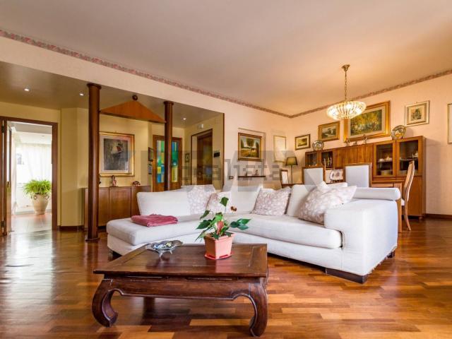 Appartamento in vendita di 151 m² in Via Cavalcanti Guido, 5
