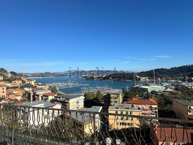 Appartamento in vendita di 151 m² in Via Cesare Battisti, 111