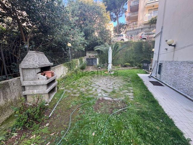 Appartamento in vendita di 151 m² in Via Alberto Guglielmotti