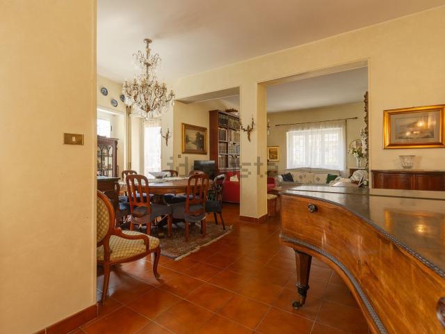 Appartamento in vendita di 151 m² in Via dei Gozzadini