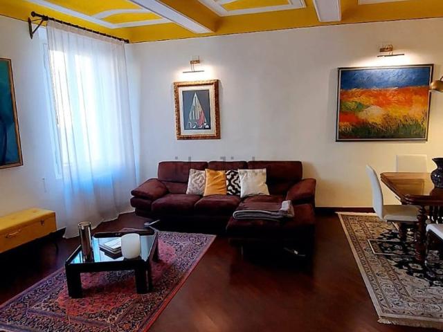 Appartamento in vendita di 151 m² in Via Emilia Centro