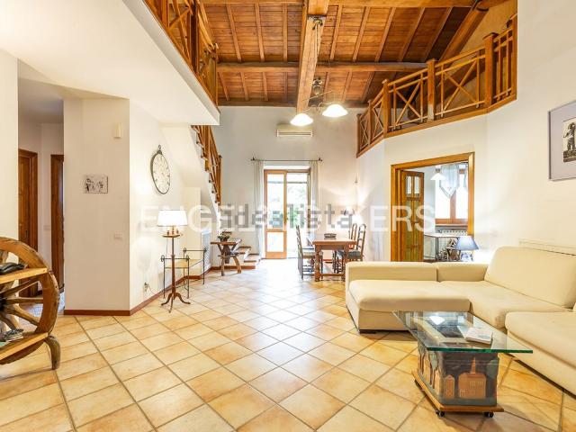 Appartamento in vendita di 151 m² in Via Mario Vinciguerra
