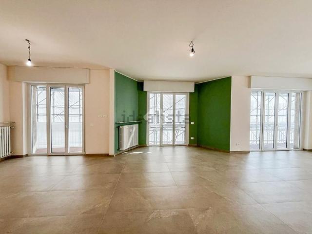 Appartamento in vendita di 151 m² in Via Maria Virginia Staurenghi, 28