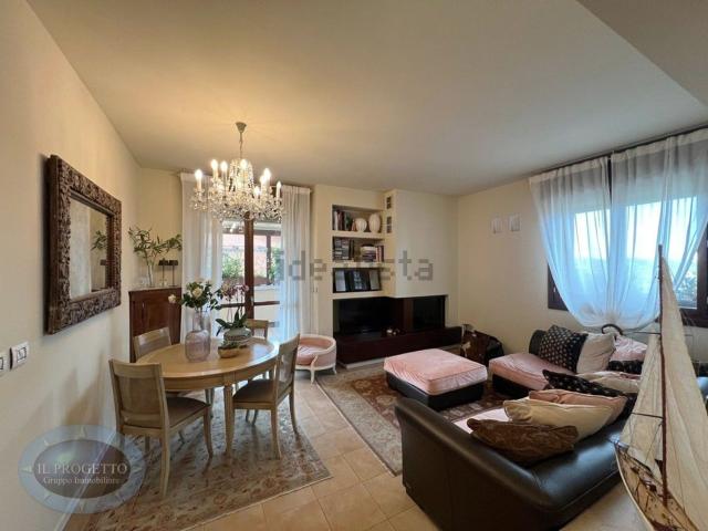 Appartamento in vendita di 151 m² in Via Salvo d&apos Acquisto, 1