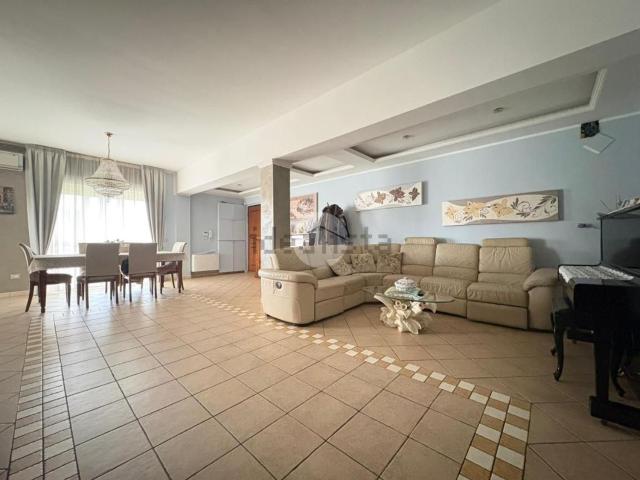 Appartamento in vendita di 151 m² in Via Villaggio, 2