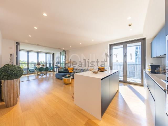 Appartamento in vendita di 151 m² in Viale Giorgio Ribotta, 21
