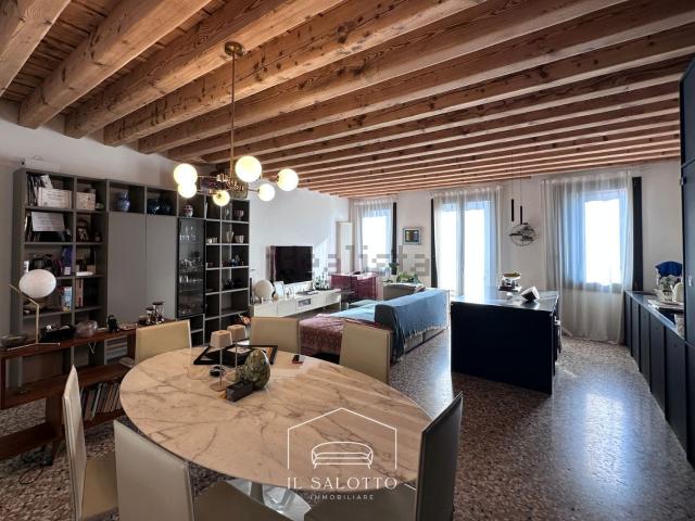 Appartamento in vendita di 152 m² in Via G. B. Verci