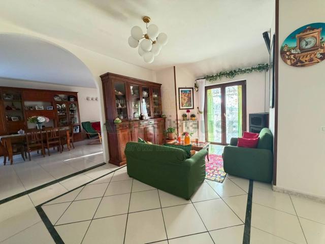 Appartamento in vendita di 152 m² in Via G. di Vittorio, 17