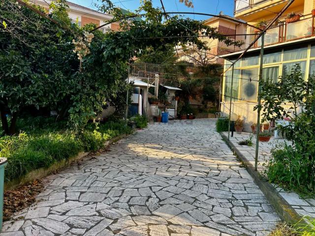 Appartamento in vendita di 152 m² in Via Fratelli Cervi, 12
