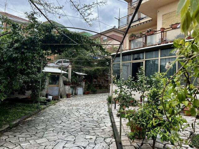 Appartamento in vendita di 152 m² in Via Fratelli Cervi, 12