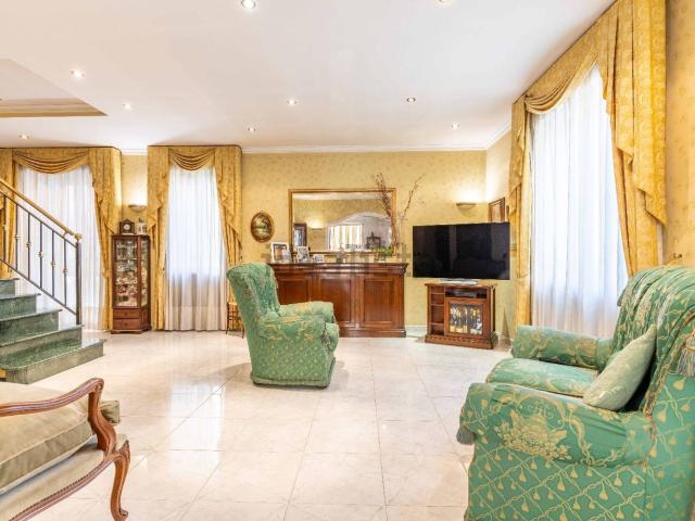 Appartamento in vendita di 152 m² in Via Lauso