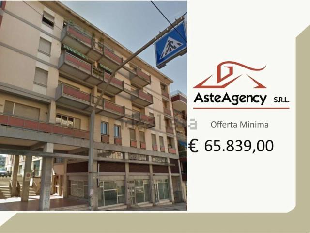 Appartamento in vendita di 152 m² in Via Martiri della Resistenza, 36