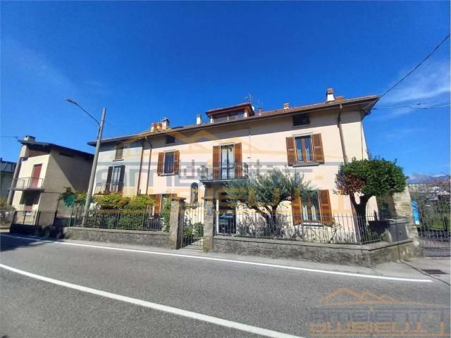 Appartamento in vendita di 152 m² in Via per Molteno, 20