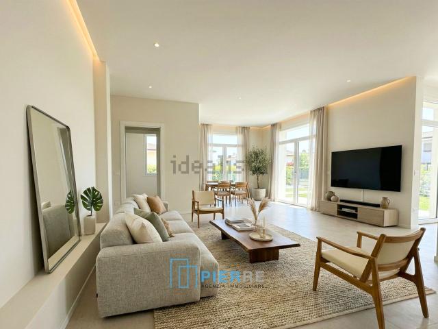 Appartamento in vendita di 152 m² in Via Vittorio Guerzoni