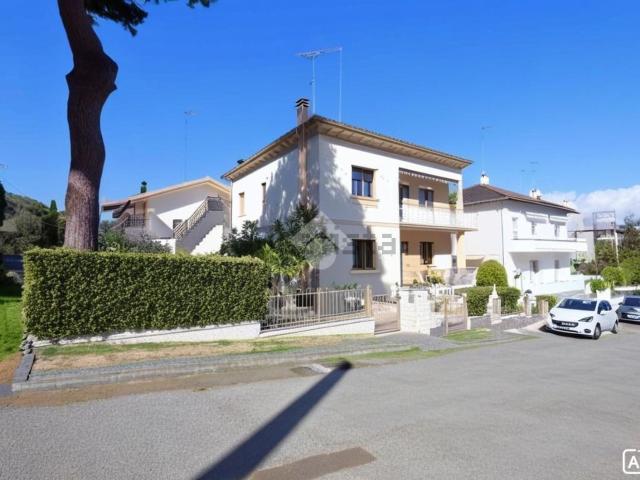 Appartamento in vendita di 152 m² in Viale Foligno, 14