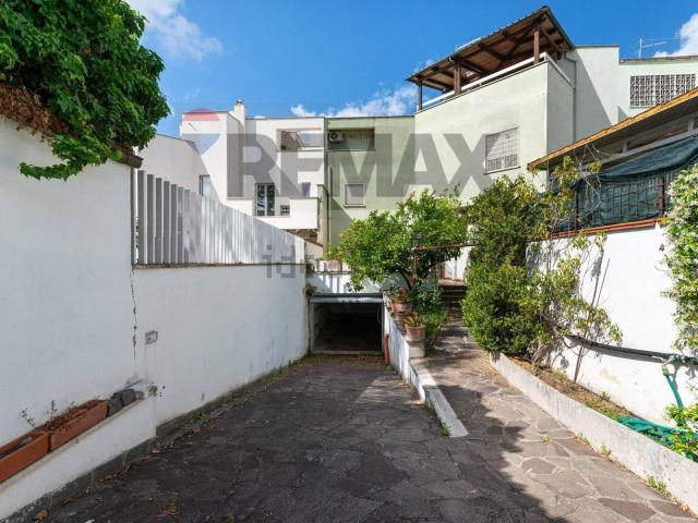 Appartamento in vendita di 153 m² in Via Anacreonte, 11