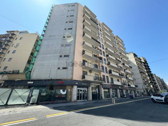 Appartamento in vendita di 153 m² in Via Giacomo Leopardi, 96