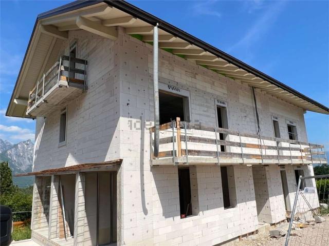 Appartamento in vendita di 153 m² in Via della Costituzione