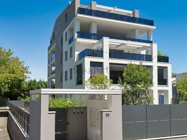 Appartamento in vendita di 153 m² in Via Emilia Est