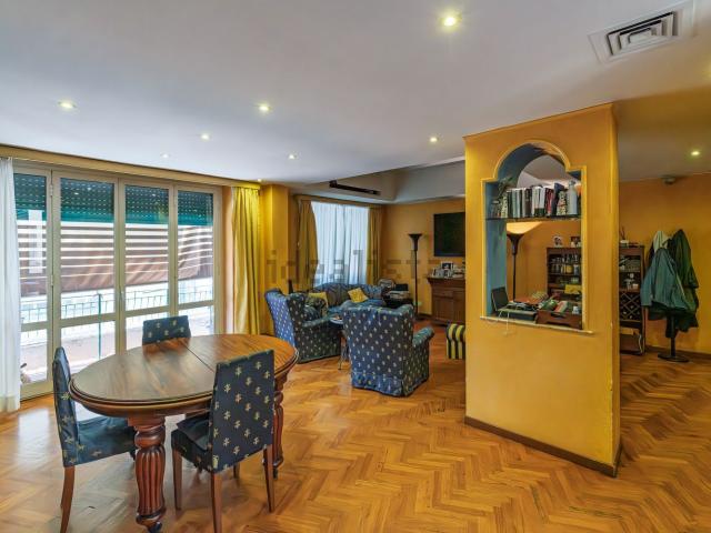 Appartamento in vendita di 153 m² in Via Oreste Tommasini, 34