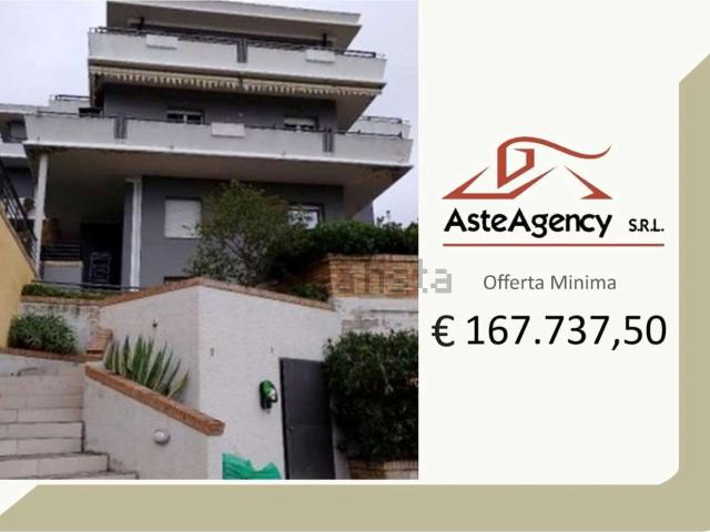 Appartamento in vendita di 153 m² in Via Monte Cimino, 12