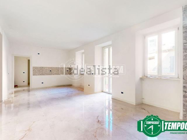 Appartamento in vendita di 153 m² in Via Pontida