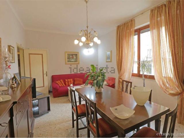 Appartamento in vendita di 153 m² in Via Pietro Bologna