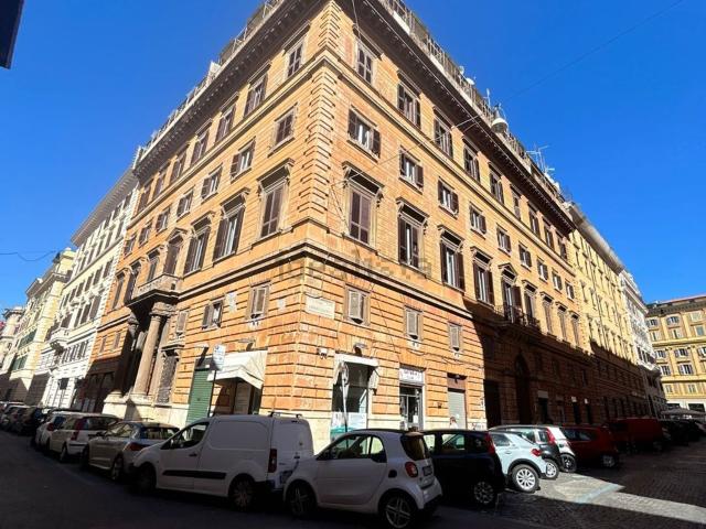 Appartamento in vendita di 153 m² in Via Raffaele Cadorna, 29