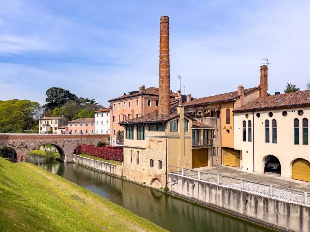 Appartamento in vendita di 153 m² in Via Riva del Grappa