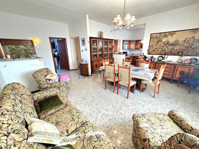 Appartamento in vendita di 153 m² in Via Tiberina, 42