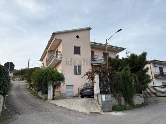 Appartamento in vendita di 153 m² in Contrada Rocchi