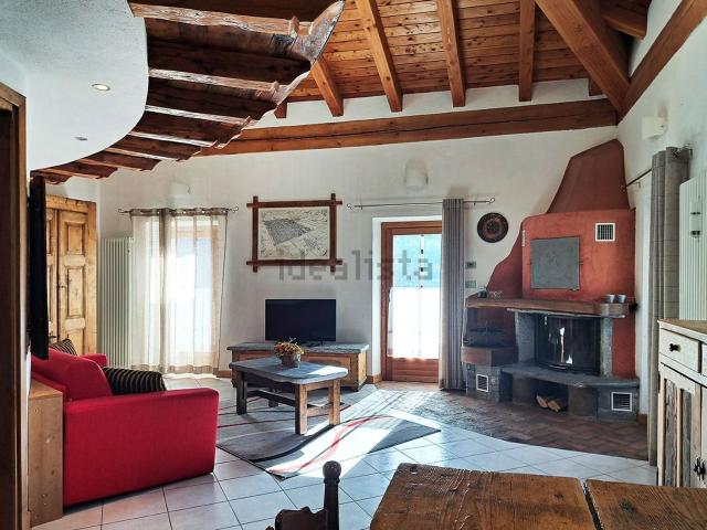 Appartamento in vendita di 153 m² in Frazione Croix des Pres