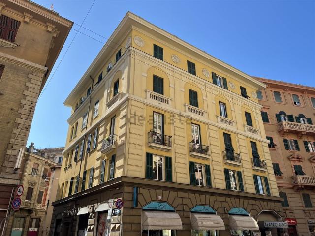 Appartamento in vendita di 154 m² in Via Carlo Stuparich, 1