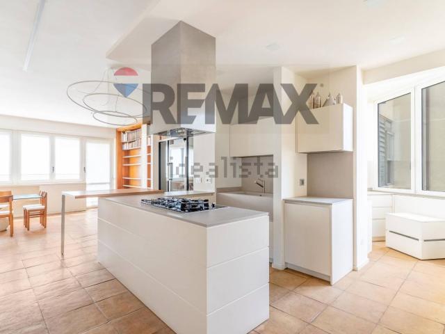 Appartamento in vendita di 154 m² in Via Andrea Costa, 11