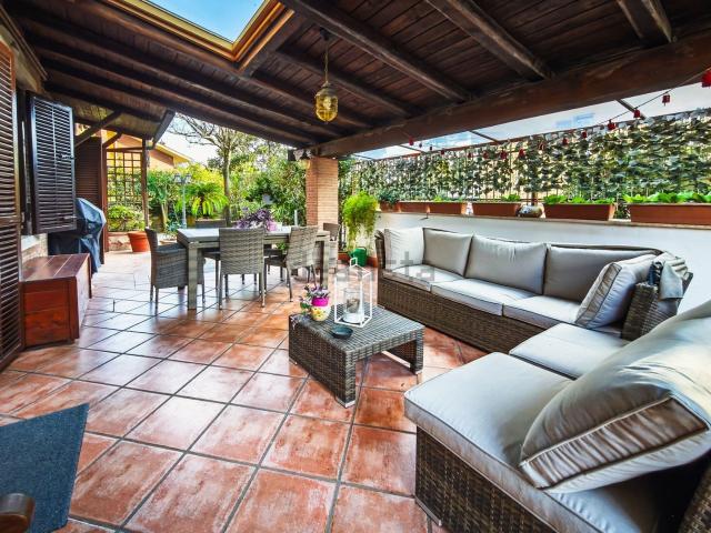 Appartamento in vendita di 154 m² in Via Appia Pignatelli, 358