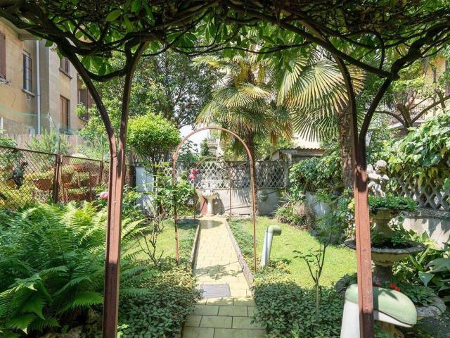 Appartamento in vendita di 154 m² in Via Giulio Carcano, 31