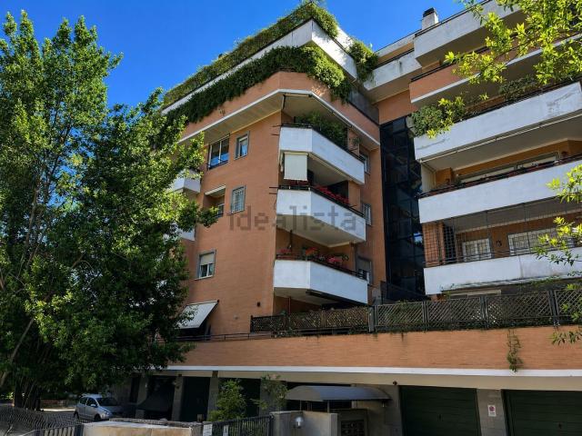 Appartamento in vendita di 154 m² in Via della Camilluccia, 693
