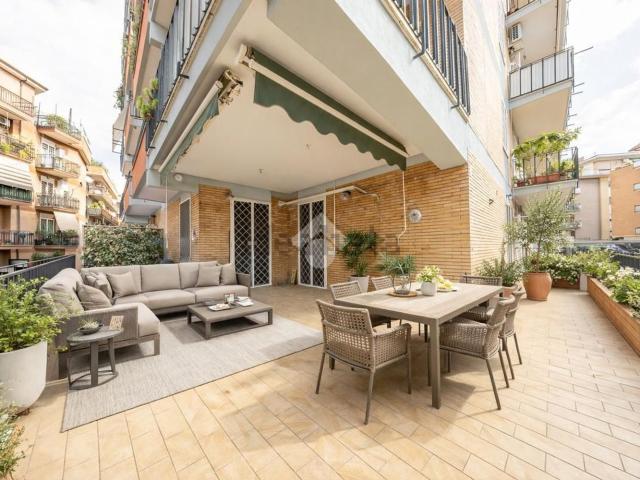 Appartamento in vendita di 154 m² in Via Francesco D&apos Ovidio, 127