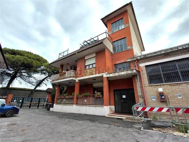 Appartamento in vendita di 154 m² in Via Lucrezia Romana
